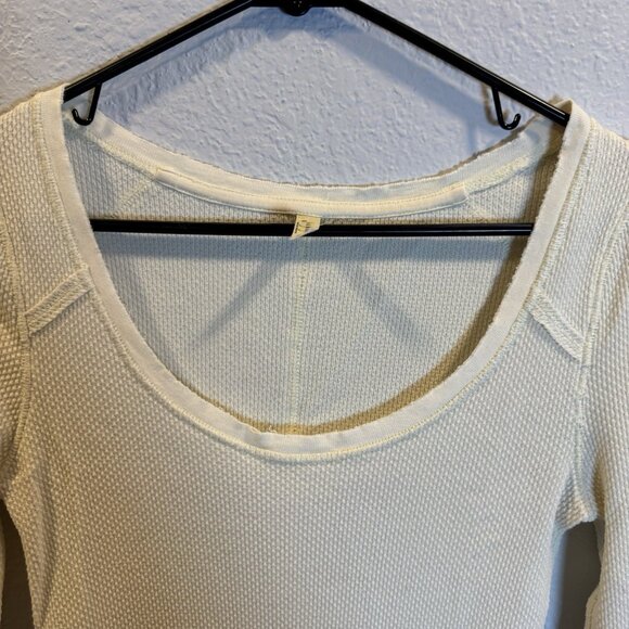 FREE PEOPLE Long Embroidered Sleeve Thermal Top Shirt Knit Cream Ivory XS - Picture 3 of 10